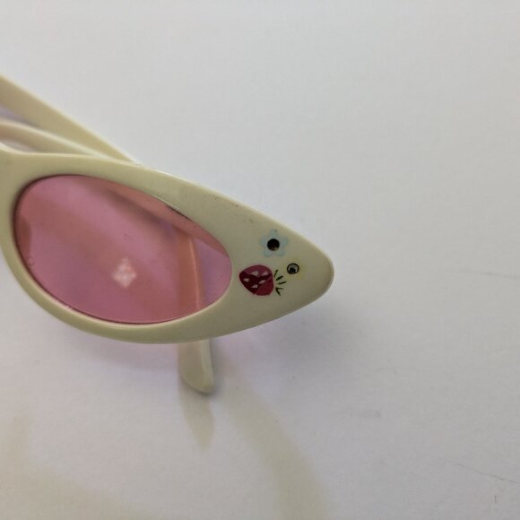Quirky Vintage Cateye Sunglasses w Pink lenses Strawberries - Picture 4 of 9